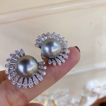 GREY DAISY|Diamond and Tahitian pearl earrings