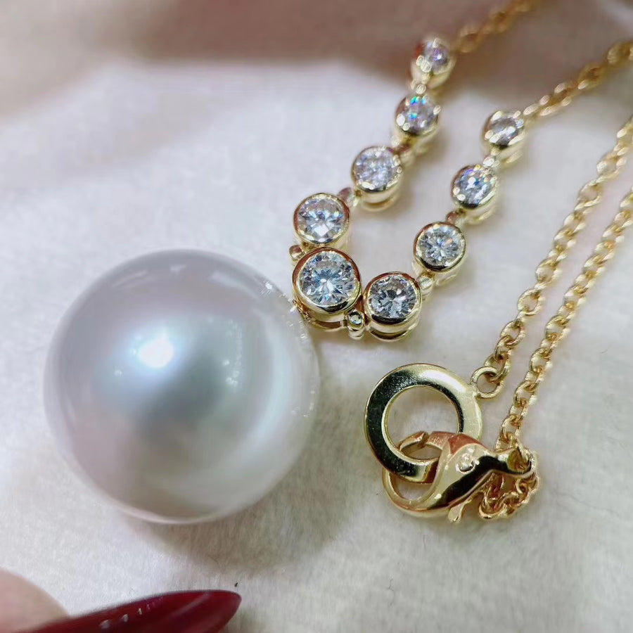 Diamond and South Sea pearl Necklace