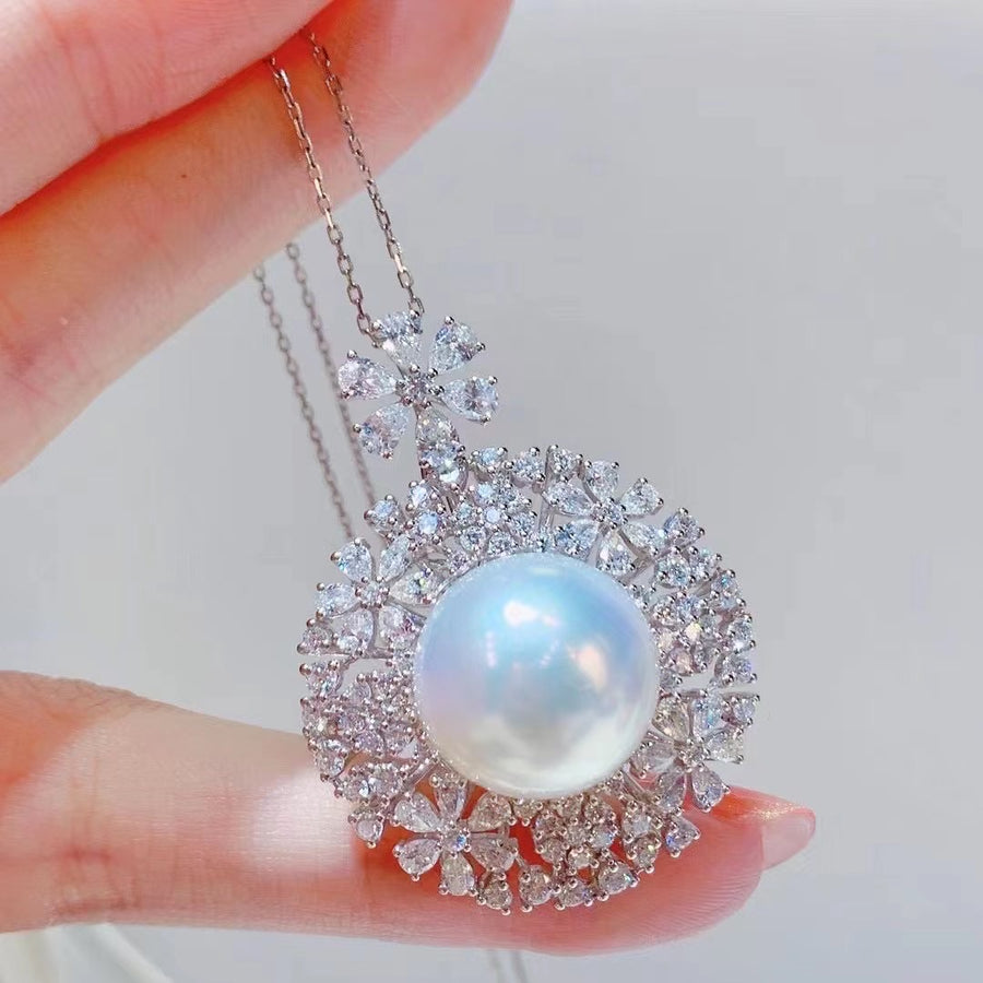 Diamond & South Sea pearl Pendant/Brooch