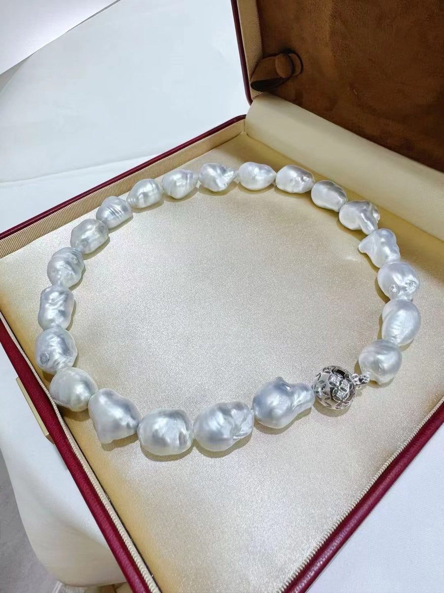 Baroque pearl Necklace