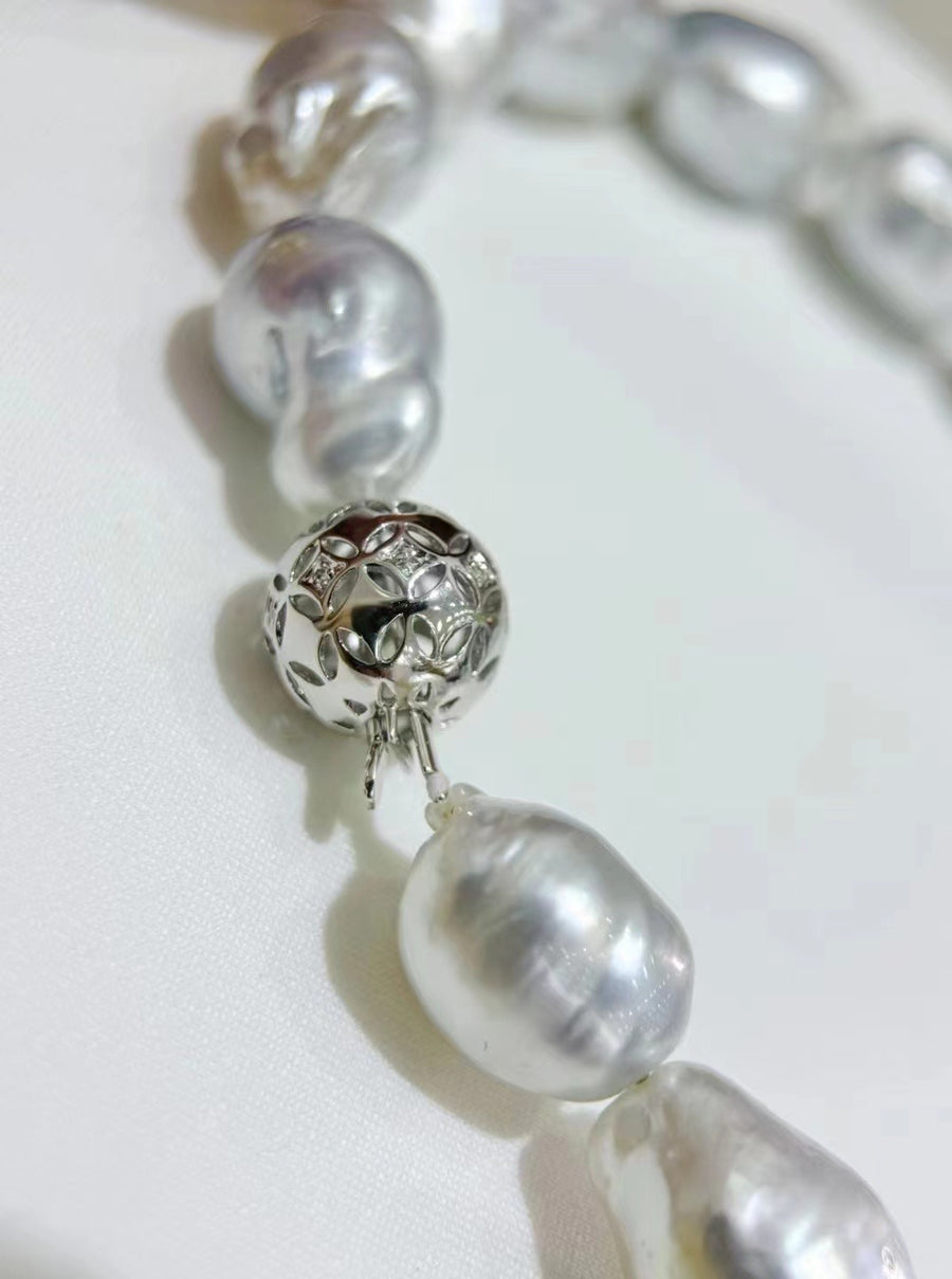 Baroque pearl Necklace