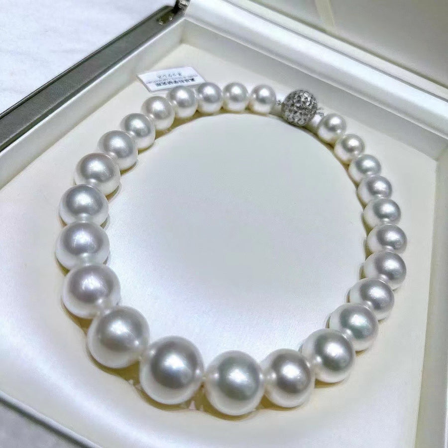 Phoenix | 15-18.3mm South Sea pearl Necklace