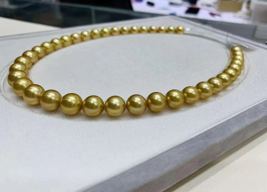MOON RAINBOWS | 10-11.9mm  South Sea pearl Necklace
