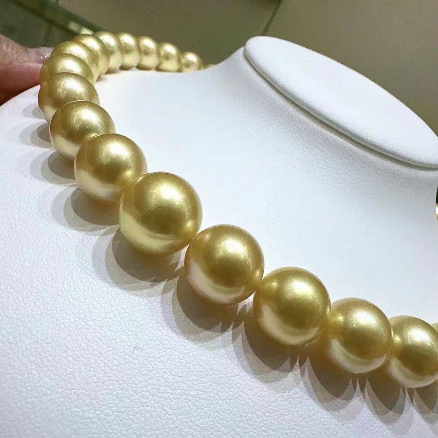 MOON RAINBOWS | 12-14.6mm South Sea pearl Necklace