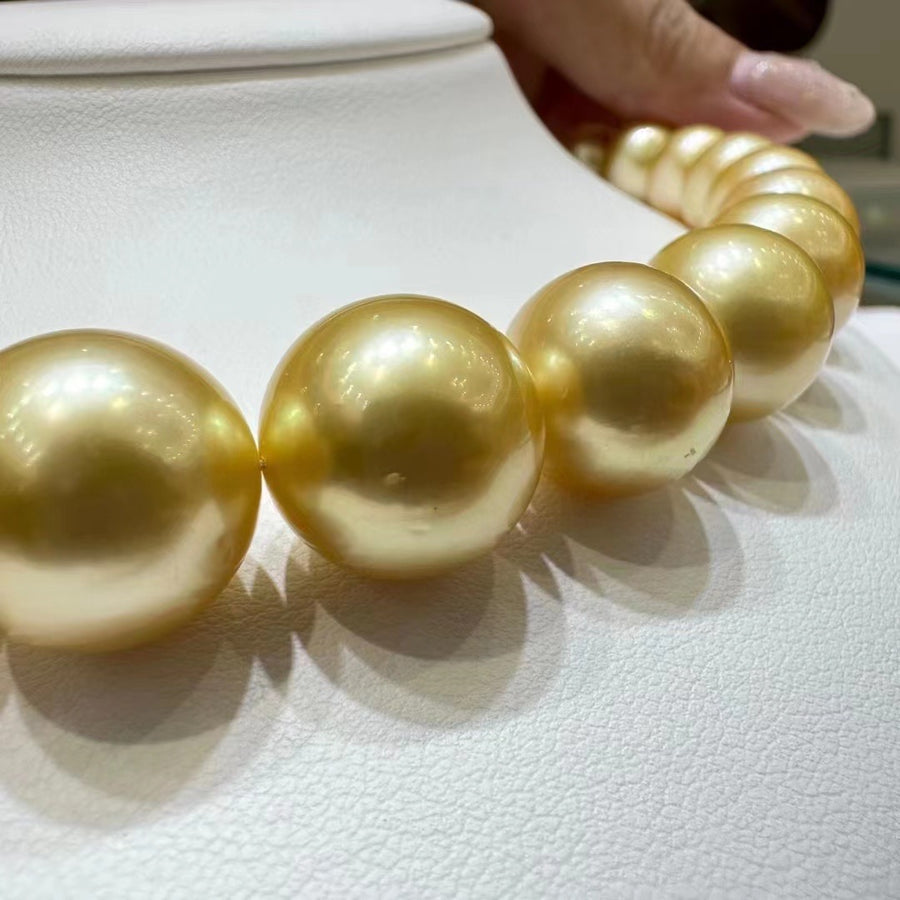 MOON RAINBOWS | 13-15.2mm  South Sea pearl Necklace