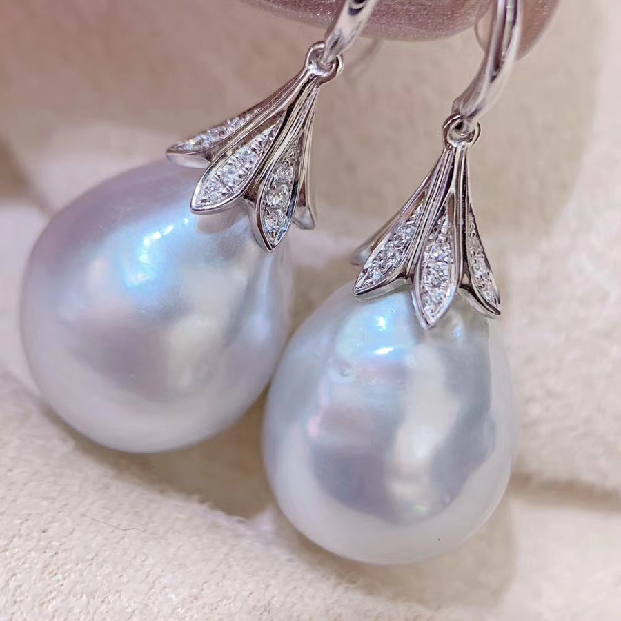 Diamond & Baroque pearl Earrings