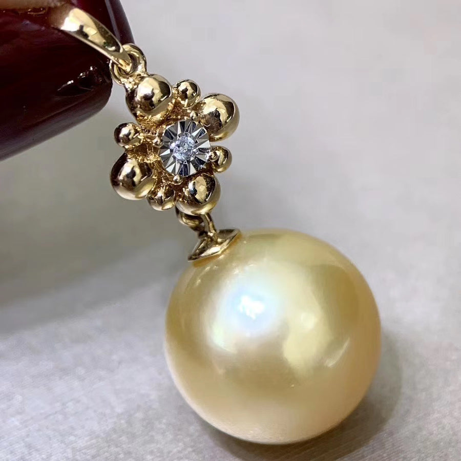 Diamond & South Sea pearl Pendant and Ear Studs Set