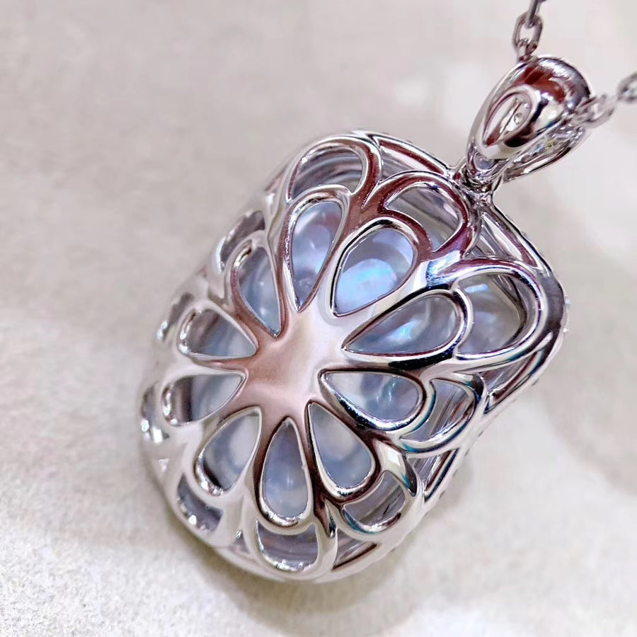 Diamond & Baroque pearl Pendant
