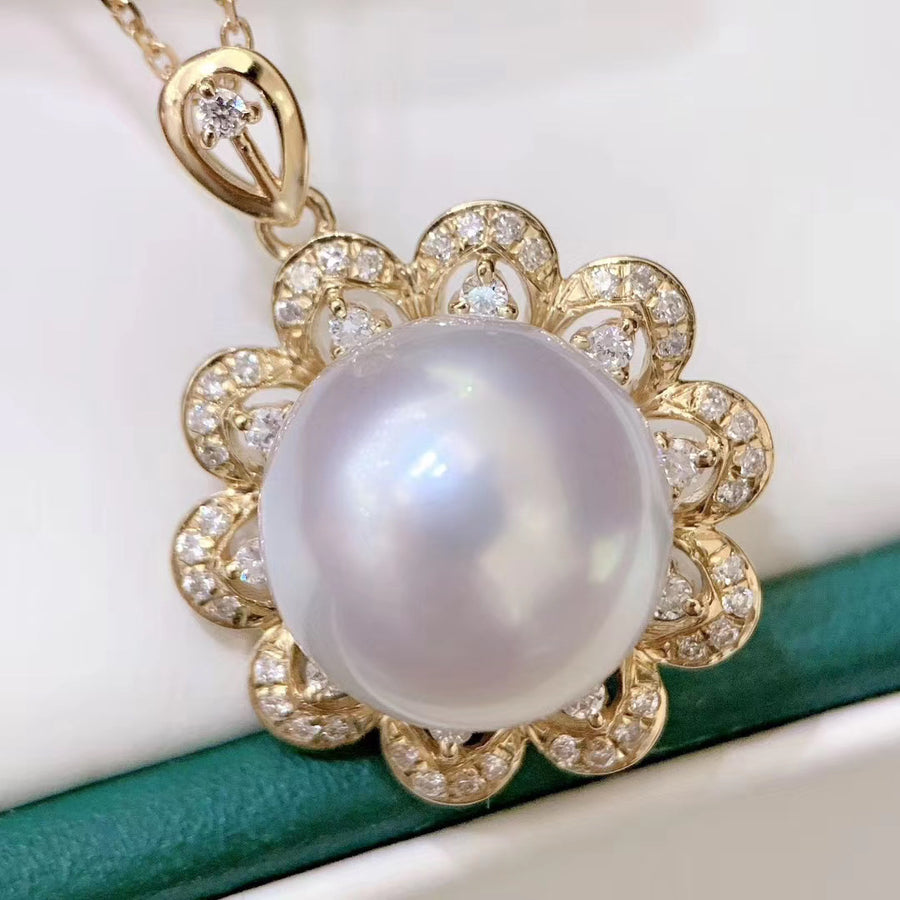 Diamond & South Sea pearl Pendant