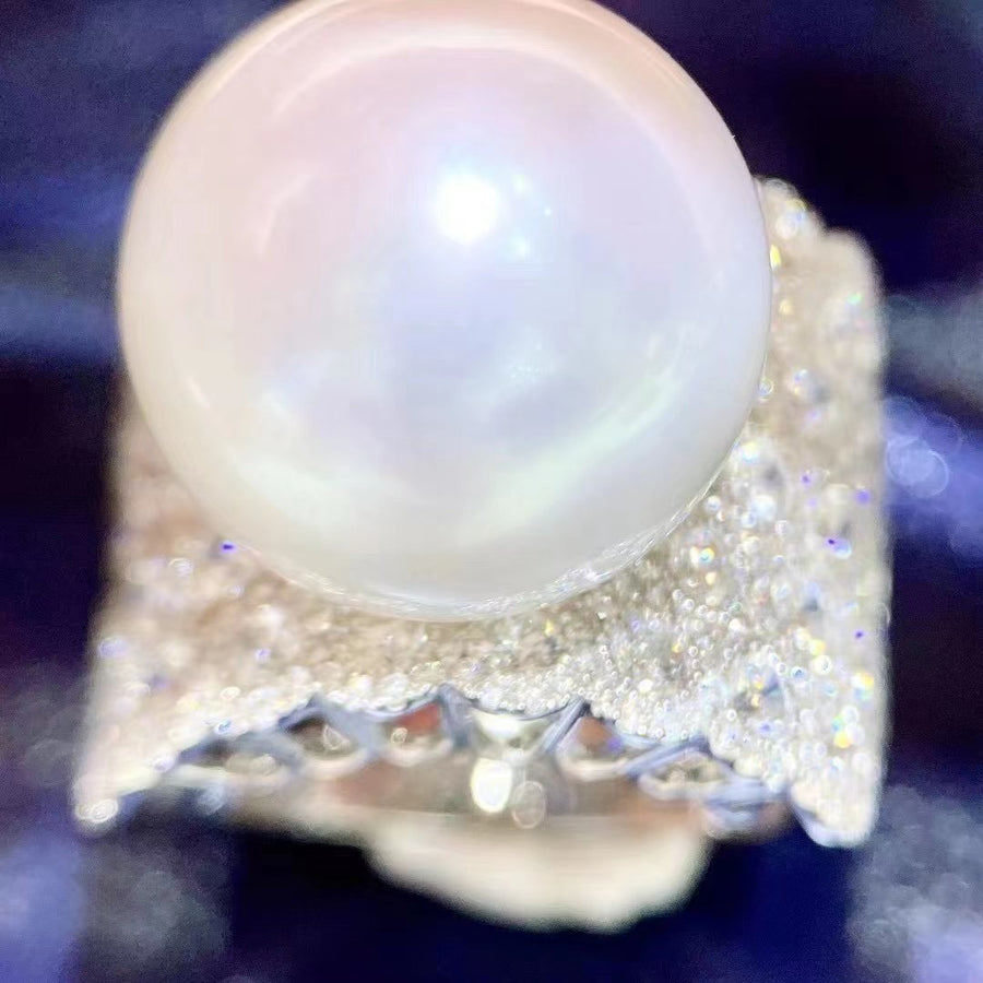 Venus | Diamond & South Sea pearl Ring