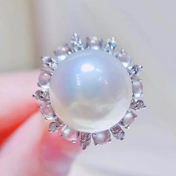 Venus | Diamond & South Sea pearl Ring