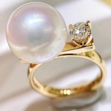 Venus | Diamond & South Sea pearl Ring