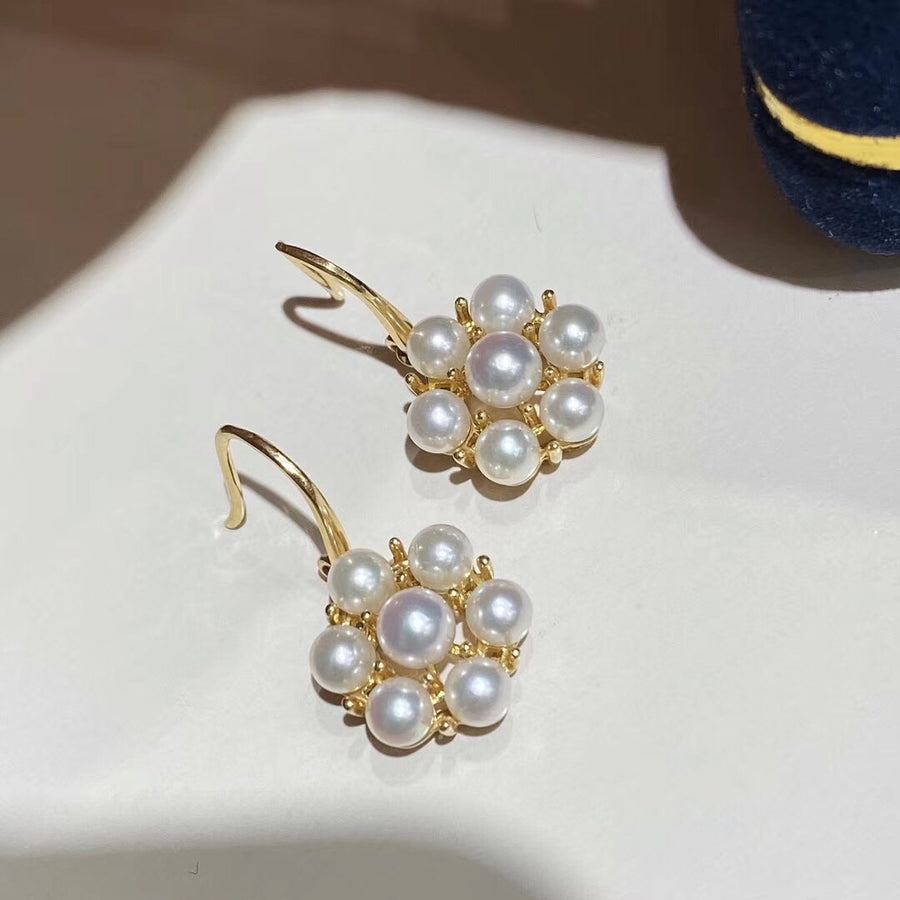 Flower Akoya pearl earrings