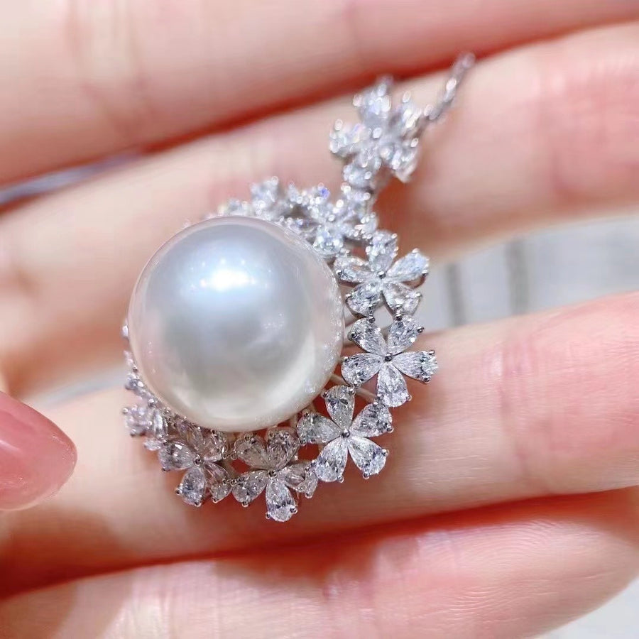Venus | Diamond & South Sea pearl Pendant