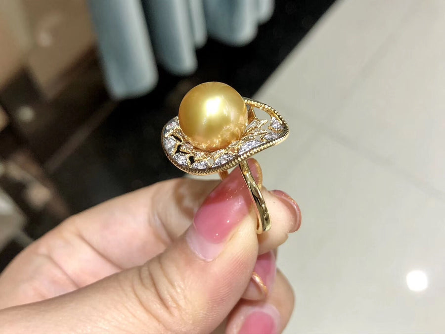 Golden south sea pearl ring 