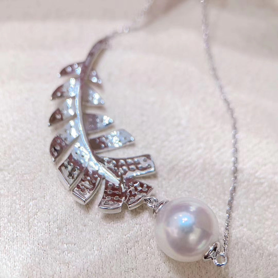 Diamond and Akoya pearl Necklace