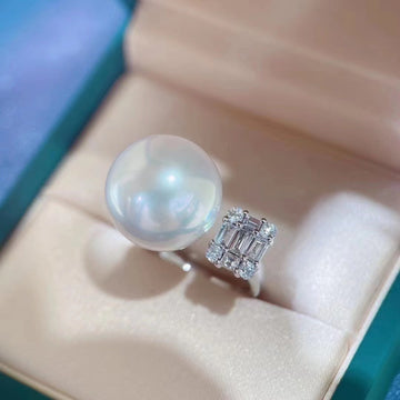 Diamond & South Sea pearl Ring