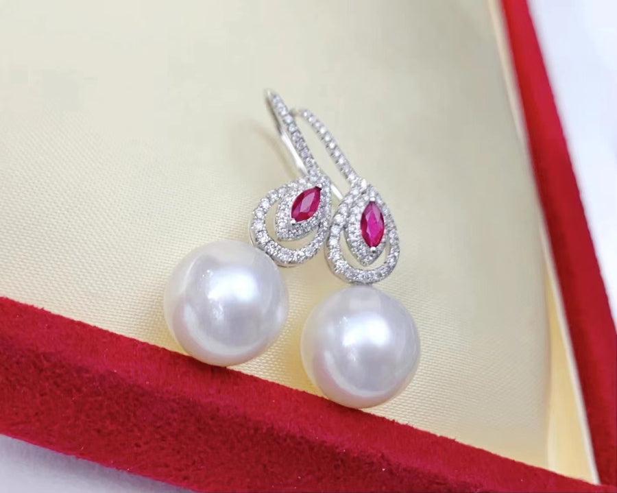 Venus | Diamond & South Sea pearl Earrings