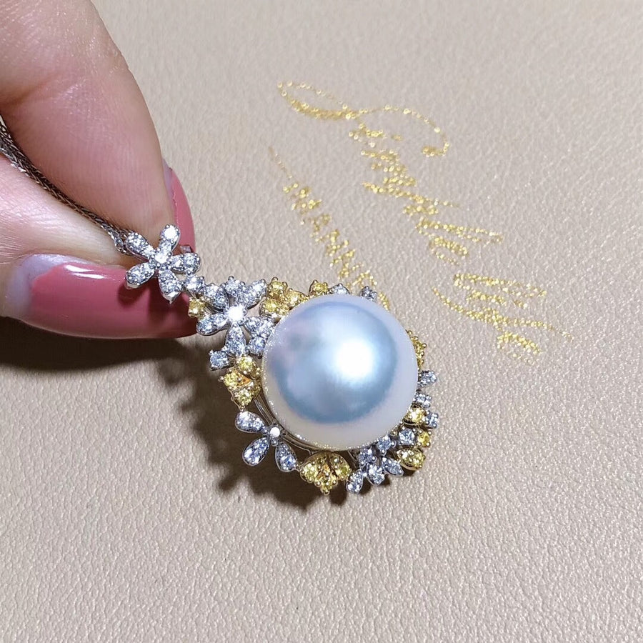 Flower south sea pearl pendant