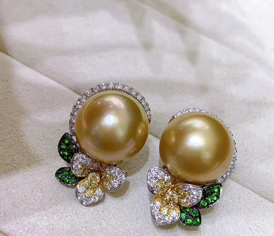 Diamond & South sea pearl Ear Studs