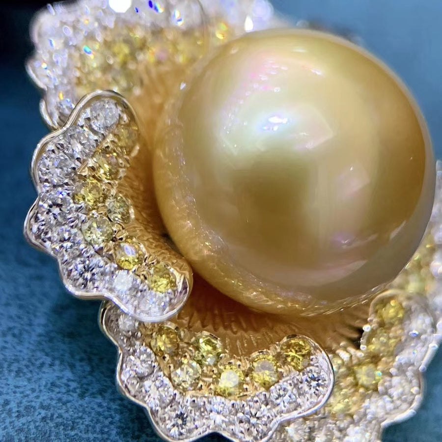 Double colors diamond & South Sea pearl Pendant