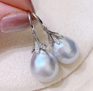 Diamond & Baroque pearl Earrings