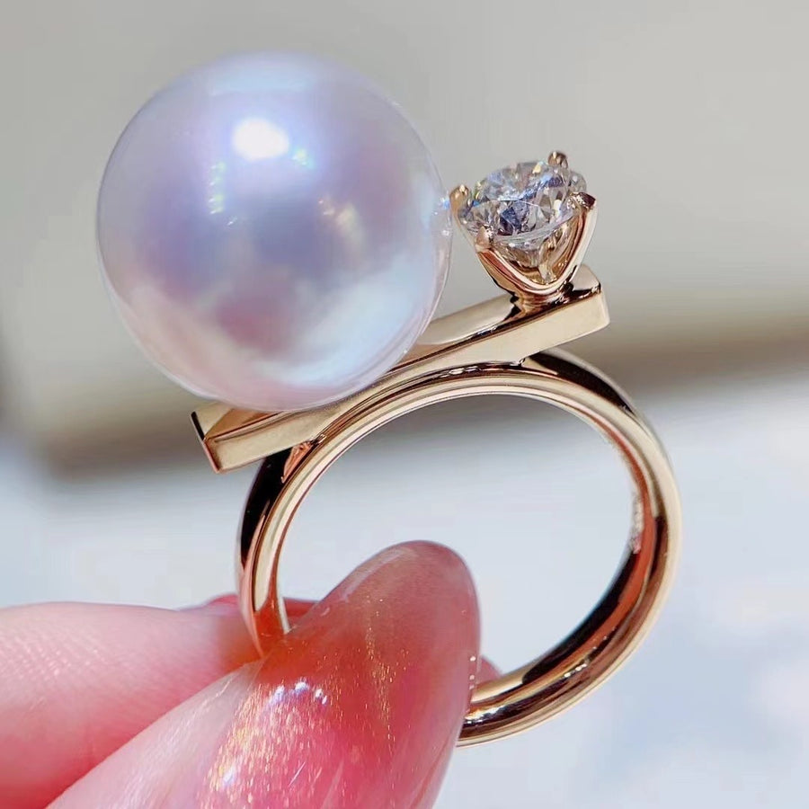 Venus | Diamond & South Sea pearl Ring