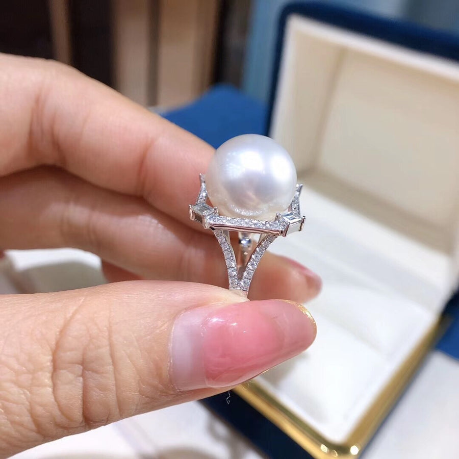 Diamond and South sea pearl ring