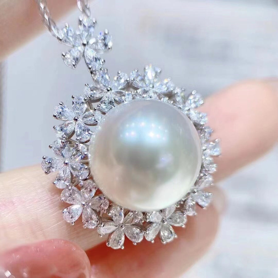 Venus | Diamond & South Sea pearl Pendant