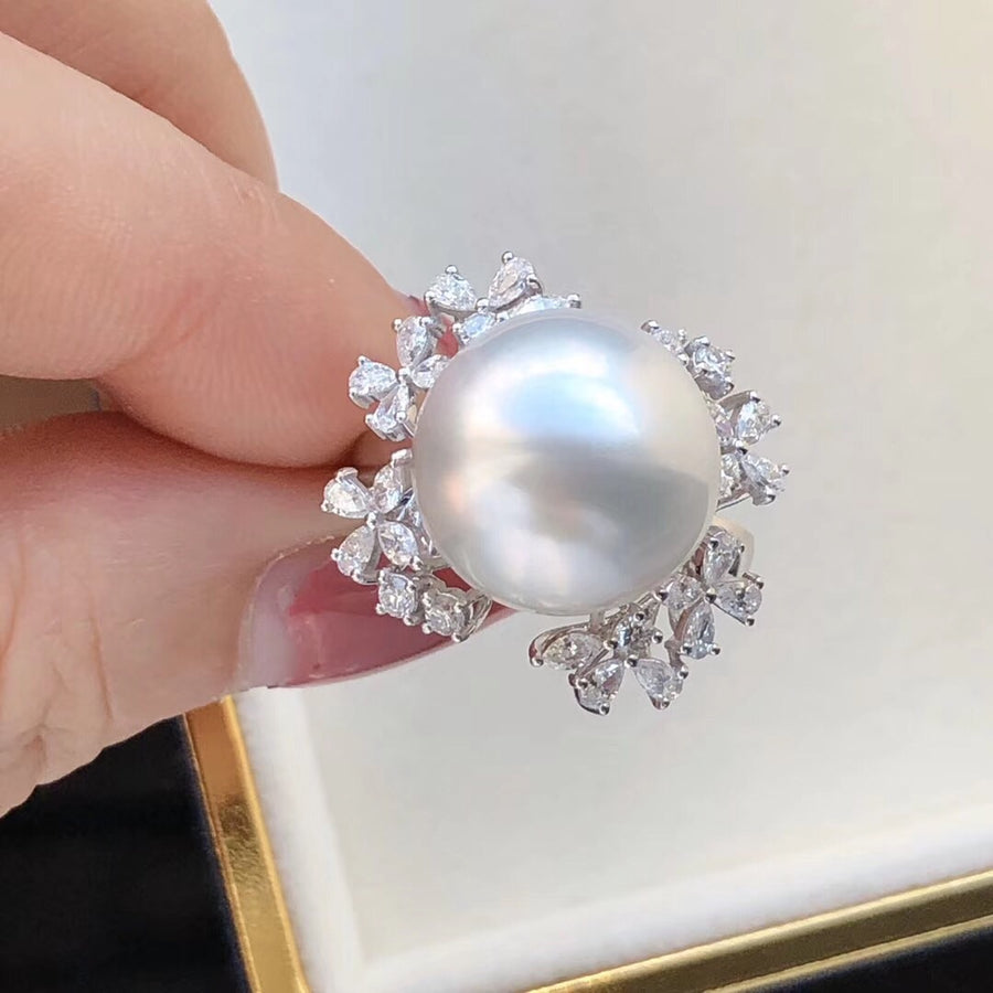 Diamond and south sea pearl ring 