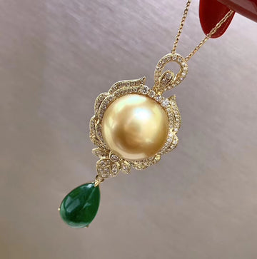 Emerald & South Sea pearl Pendant