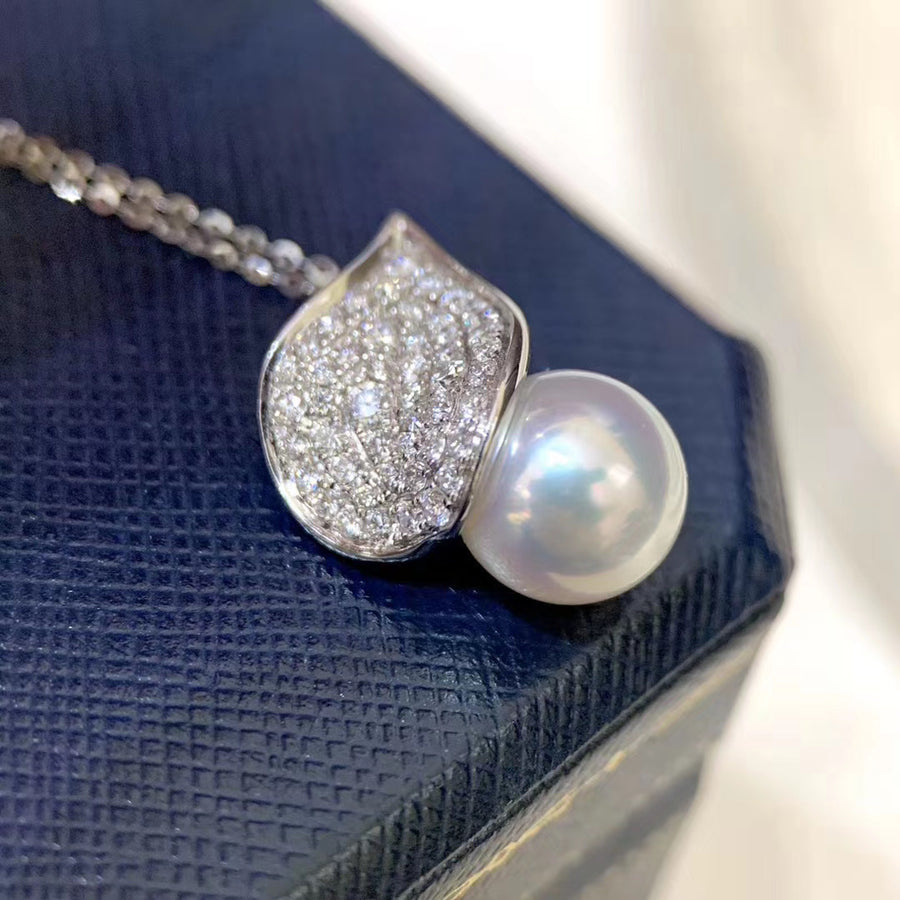 Diamond and Akoya pearl Pendant