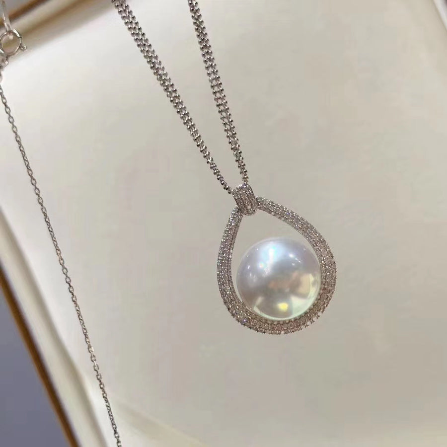 Diamond & South Sea pearl Necklace