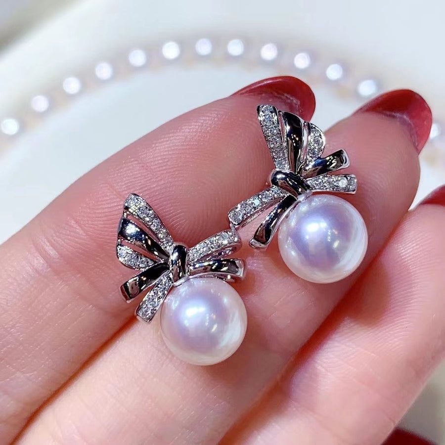 Ten-Nyo | Diamond & Akoya pearl Necklace & Ear Studs Set