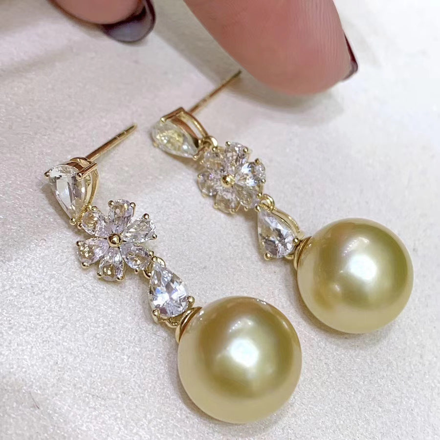 White sapphire & South Sea pearl Earrings