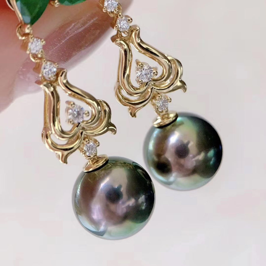 Emerald & Tahitian pearl Earrings
