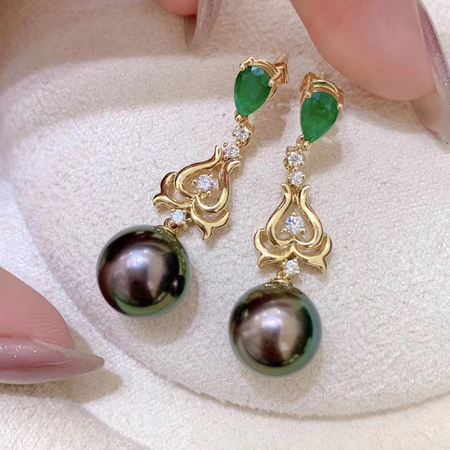 Emerald & Tahitian pearl Earrings