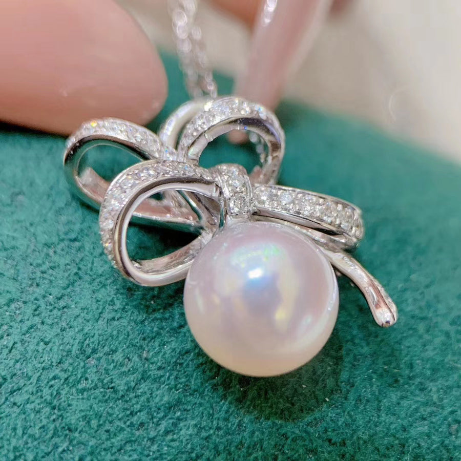 Diamond and Akoya pearl Pendant
