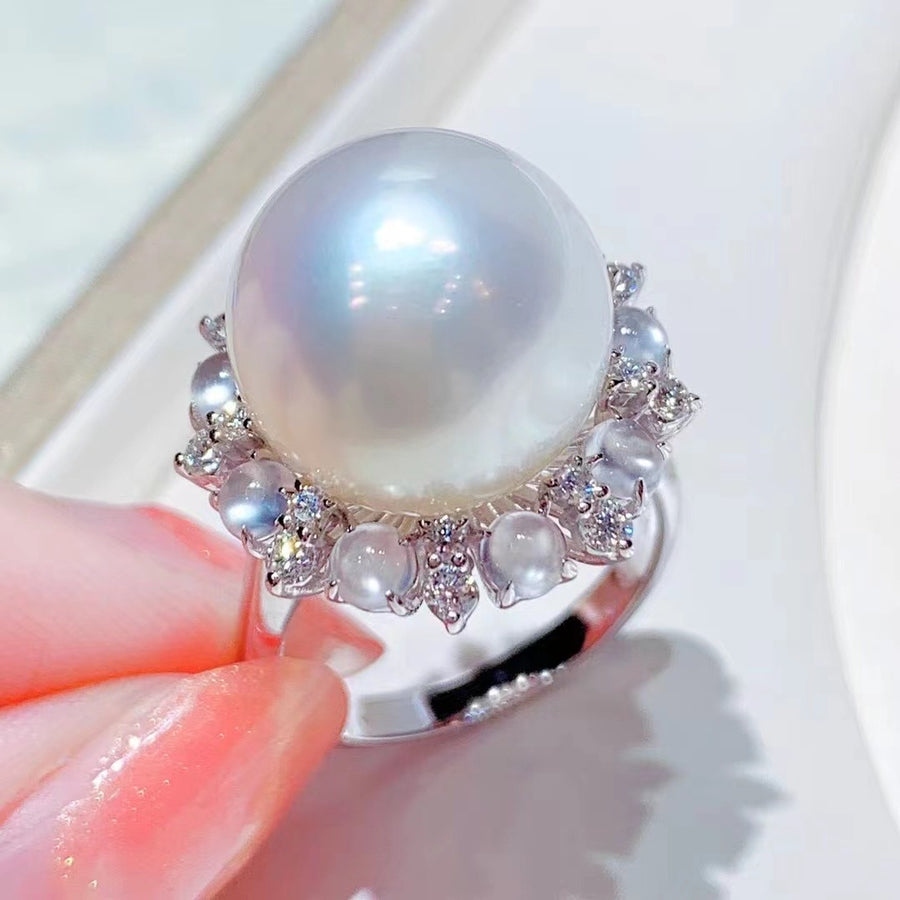 Venus | Diamond & South Sea pearl Ring