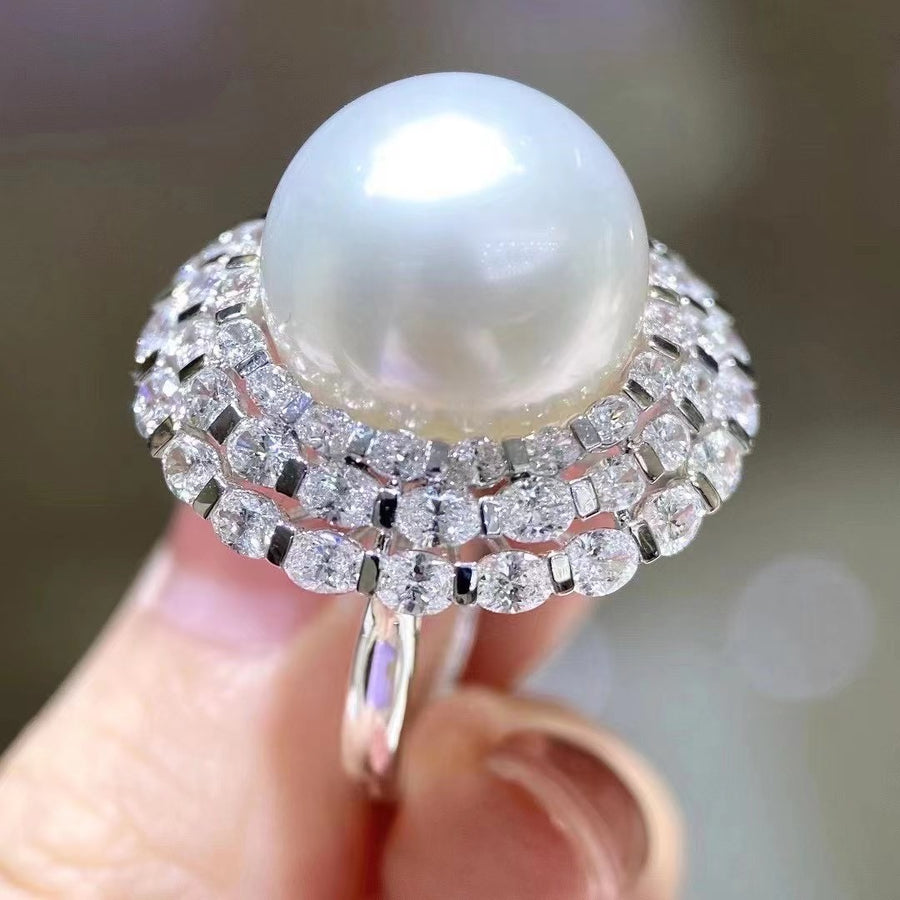 Venus | Diamond & South Sea pearl Ring