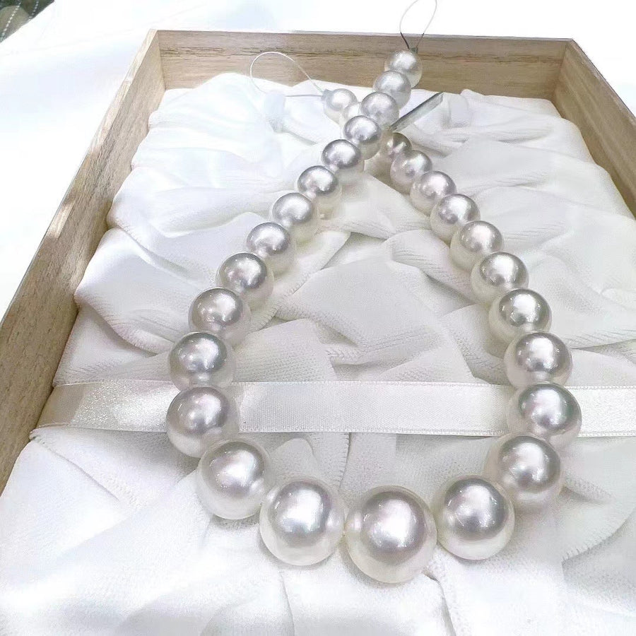 Phoenix | 13-15.7mm South Sea pearl Necklace