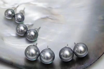 10-11mm Elegant grey Tahitian pearl ear studs