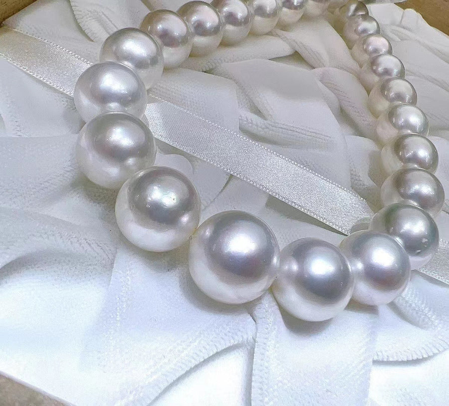 Phoenix | 13-15.7mm South Sea pearl Necklace