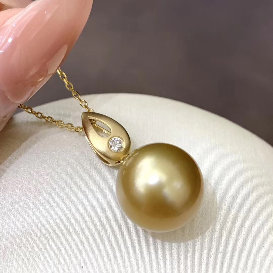 Golden south sea pearl Pendant