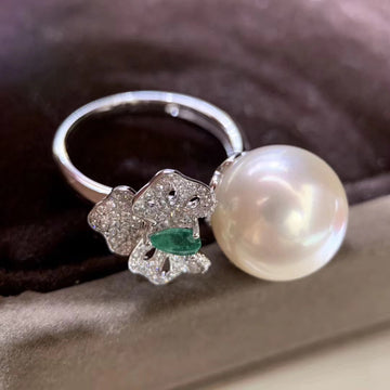 Diamond and South Sea pearl Ring