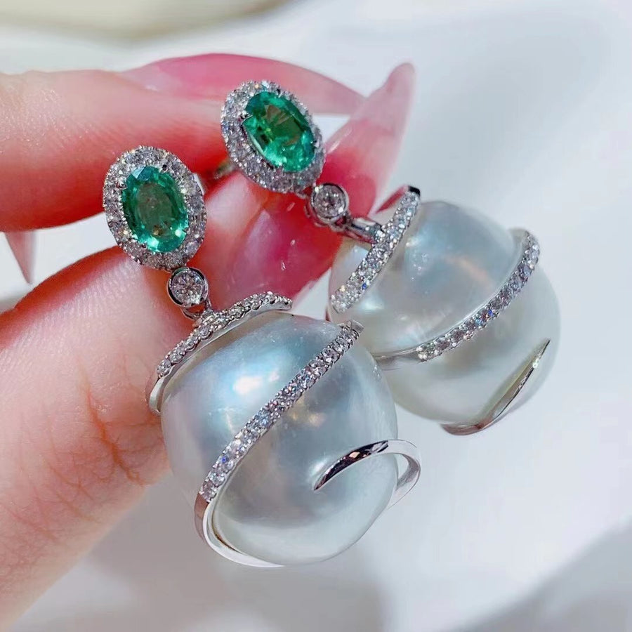Emerald & Baroque pearl Earrings