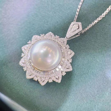 Diamond & South Sea pearl Pendant