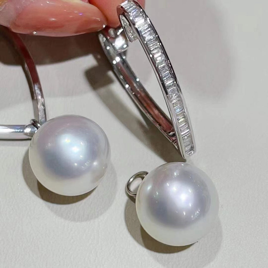 Venus | Diamond & South Sea pearl Earrings