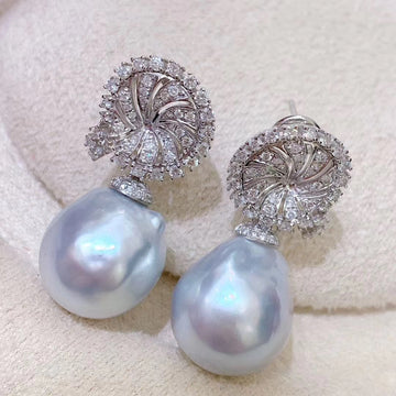 Diamond & Baroque pearl Earrings