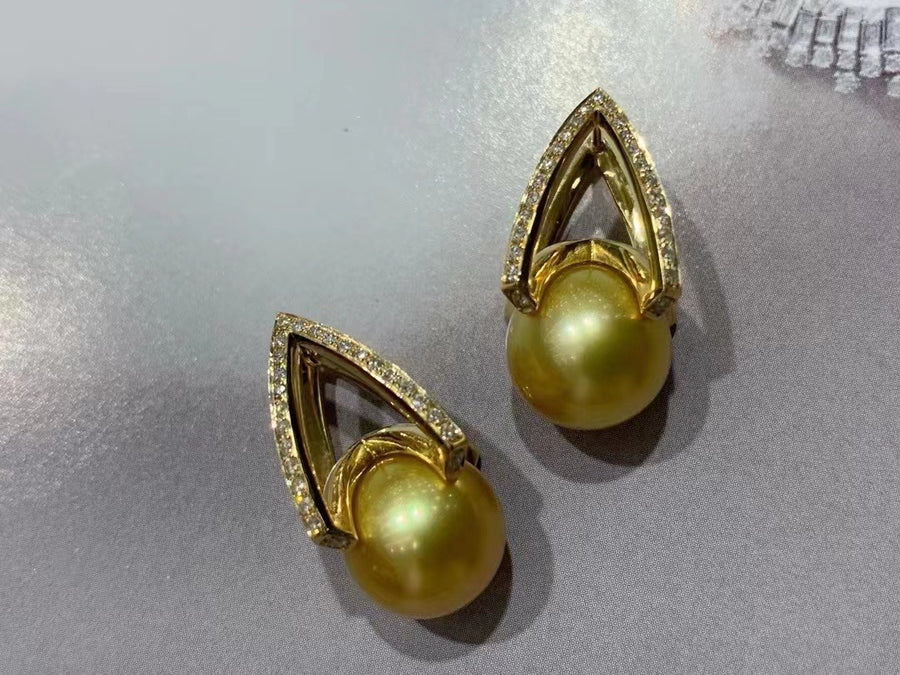 Chakin| Diamond & South Sea pearl Earrings